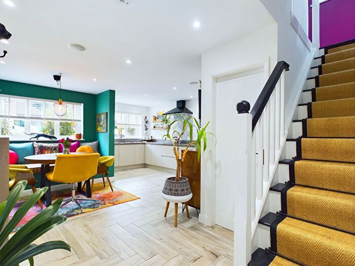 4 Bedroom Detached House For Sale In Thorneywood Mount, Nottingham, NG3