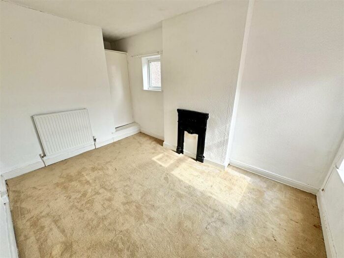 2 Bedroom End Of Terrace House For Sale In Montague Street, Mansfield, NG18