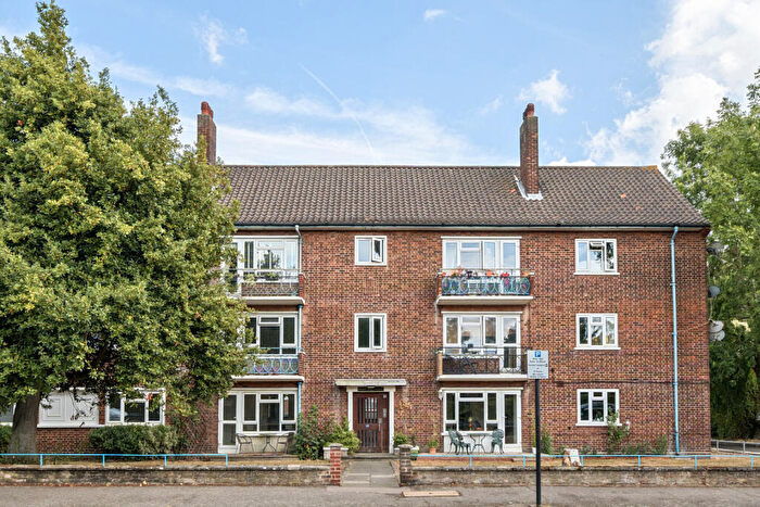 2 Bedroom Apartment For Sale In Beaconsfield Close, Blackheath, SE3