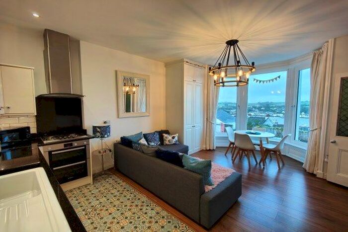 2 Bedroom Flat To Rent In Frobisher Terrace, Falmouth, TR11