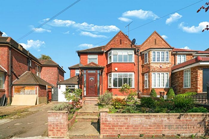 4 Bedroom Semi-detached House For Sale In Southbourne Crescent, Hendon, NW4