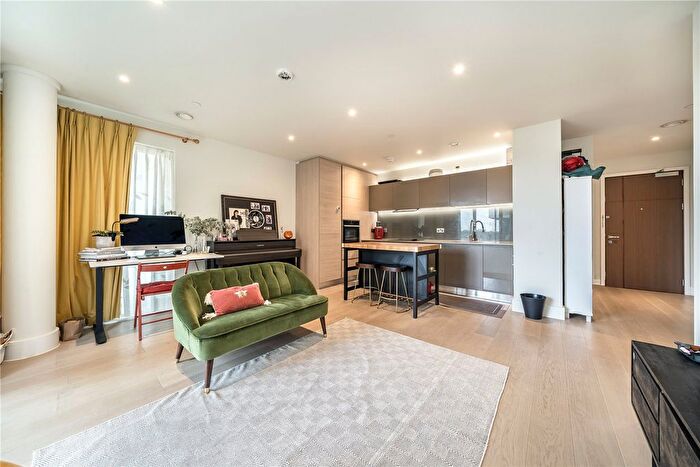 2 Bedroom Flat To Rent In Pegler Square, London, SE3