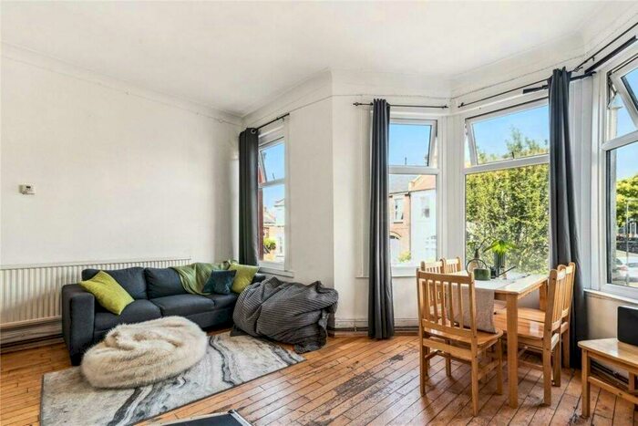 3 Bedroom Flat To Rent In Wightman Road, Harringay, N8