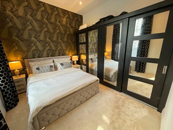 2 Bedroom Flat To Rent In Dee Hills Park, Chester, Cheshire, CH3