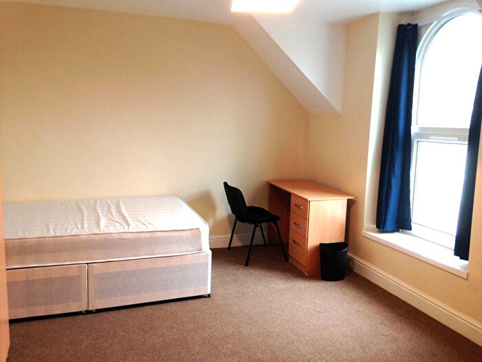 3 Bedroom Flat To Rent In Brynymor Road, Swansea, SA1