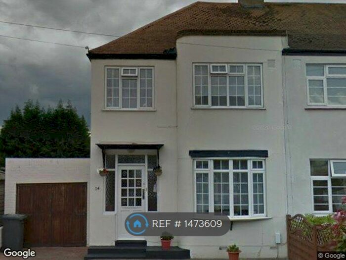 4 Bedroom Semi-Detached House To Rent In Meadow Gardens, Staines-Upon-Thames, TW18