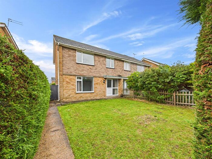3 Bedroom Semi-Detached House For Sale In Woburn Close, Louth, LN11