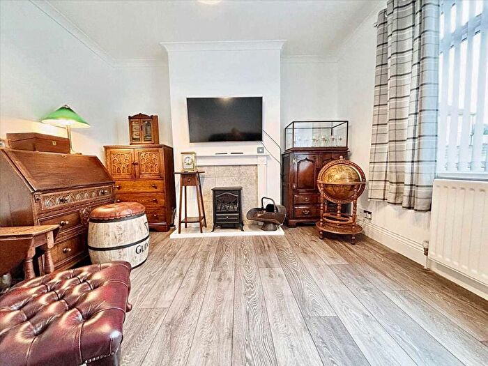 2 Bedroom Semi-Detached House For Sale In Seagrave Ave, Kirkby In Ashfield, NG17