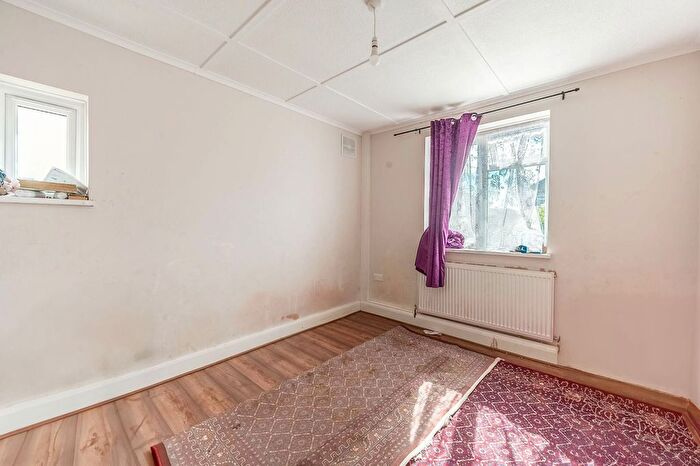 3 Bedroom Flat To Rent In Charlbury Avenue, Stanmore, HA7