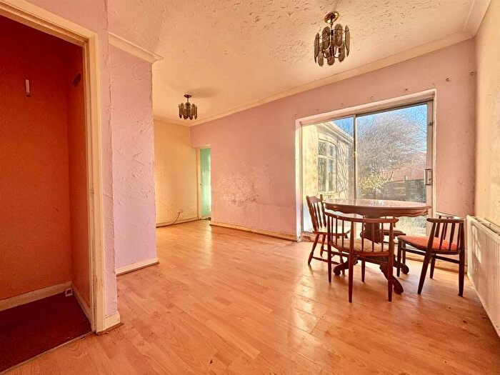 2 Bedroom Detached Bungalow For Sale In Nutana Avenue, Hornsea, HU18