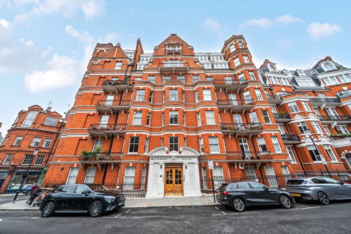 2 Bedroom Flat For Sale In Kensington Court, London, W8