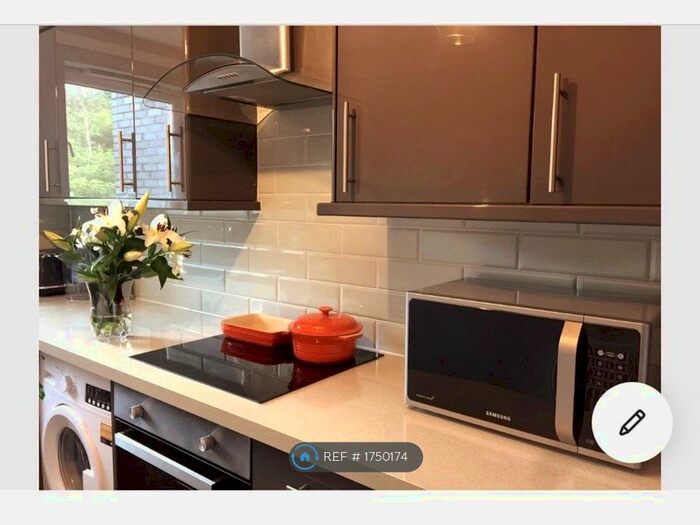 2 Bedroom Flat To Rent In Duff Street, Edinburgh, EH11