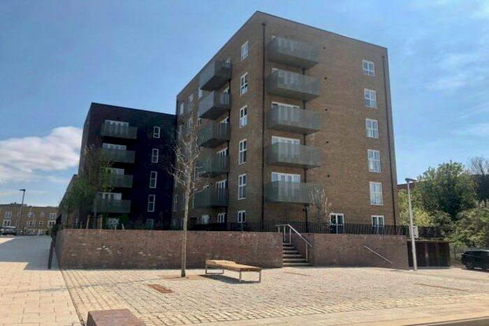 1 Bedroom Flat To Rent In Glenway Road, Rochester, ME1