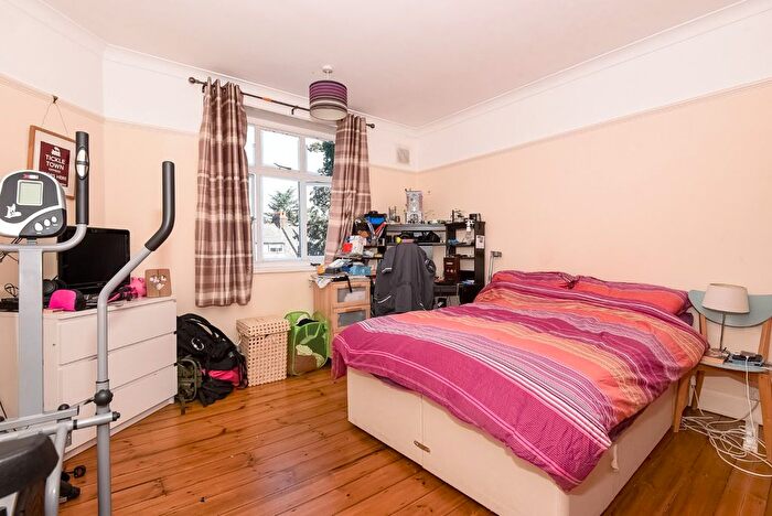 1 Bedroom Flat To Rent In Haslemere Road, London, N8