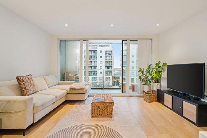 2 Bedroom Flat For Sale In Pump House Crescent, Brentford, TW8