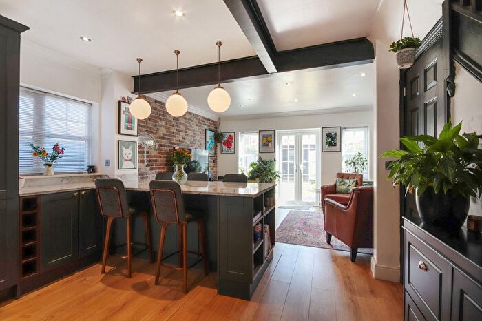 4 Bedroom Town House For Sale In Cardinal Walk, Kings Hill, ME19