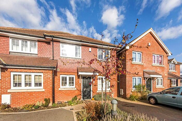 4 Bedroom House To Rent In Rosemead Close, Surbiton, KT6