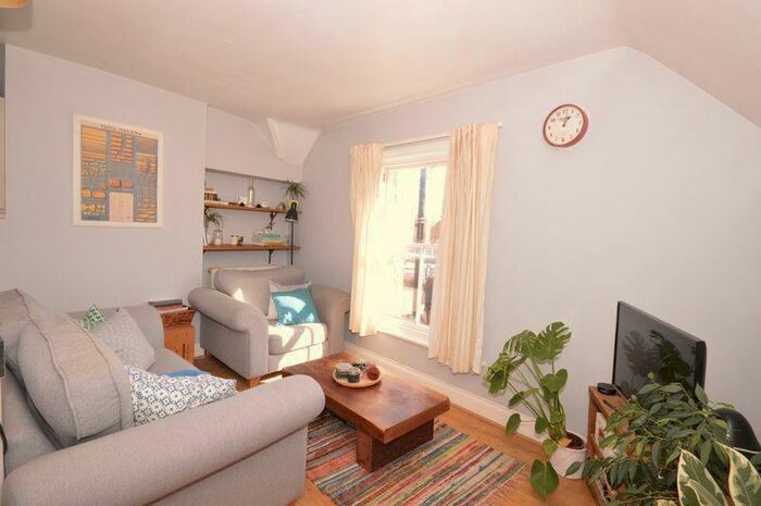 2 Bedroom Apartment To Rent In High Street, Haslemere, GU27