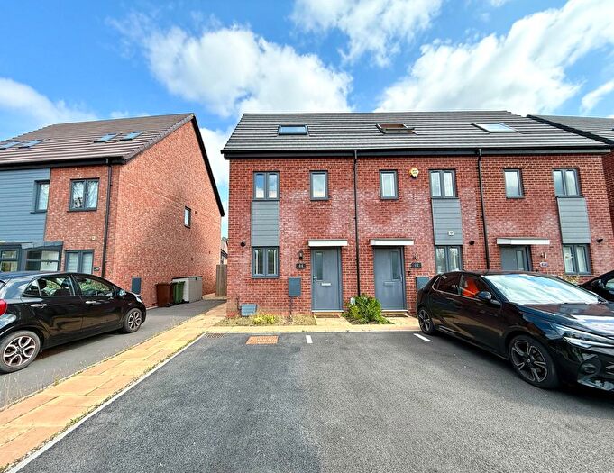 3 Bedroom End Of Terrace House For Sale In Handford Crescent, Shirley, B90