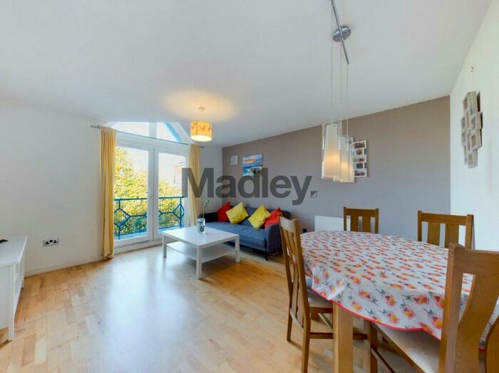 2 Bedroom Flat To Rent In Croft Street, London, SE8