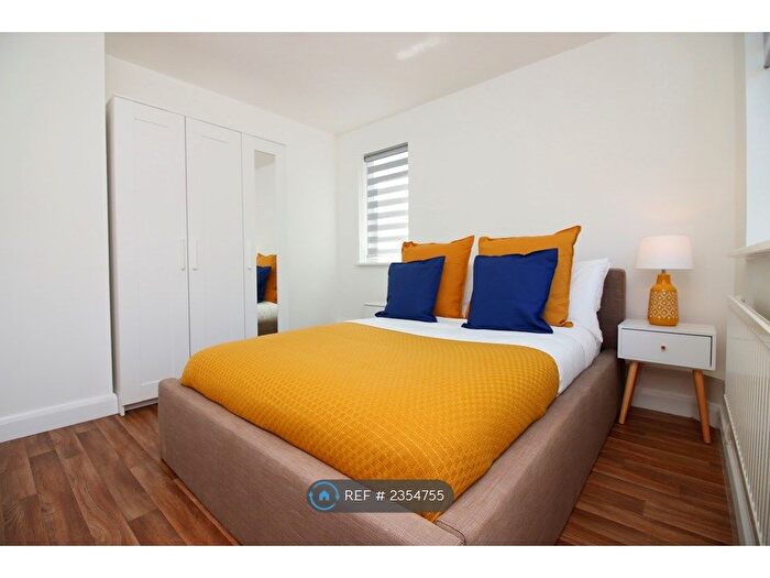 1 Bedroom Flat To Rent In Glebe Close, Loughton, Milton Keynes, MK5