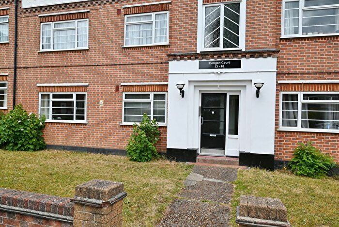 3 Bedroom Flat For Sale In Churchview Road, Twickenham, TW2