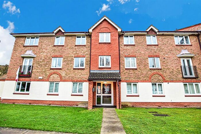 2 Bedroom Apartment To Rent In Lindisfarne Gardens, Maidstone, ME16