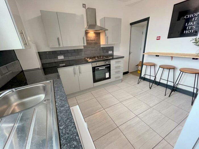 5 Bedroom House To Rent In Brae Street, L7