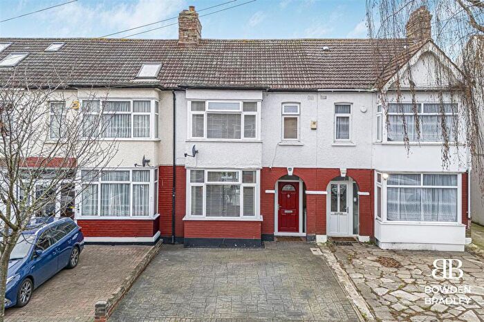 3 Bedroom Terraced House To Rent In Hazelbrouck Gardens, Ilford, IG6