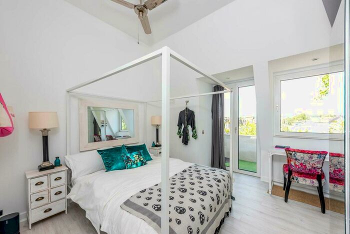 2 Bedroom Flat For Sale In Fulham Road, Chelsea, London, SW10