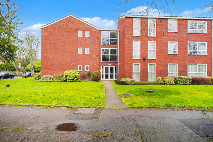 2 Bedroom Flat For Sale In Village Road, Enfield, EN1