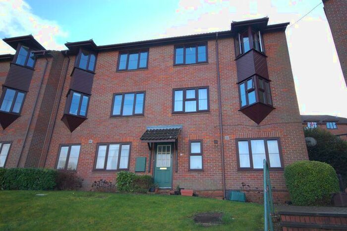 1 Bedroom Flat To Rent In Cameron Road, Chesham, HP5