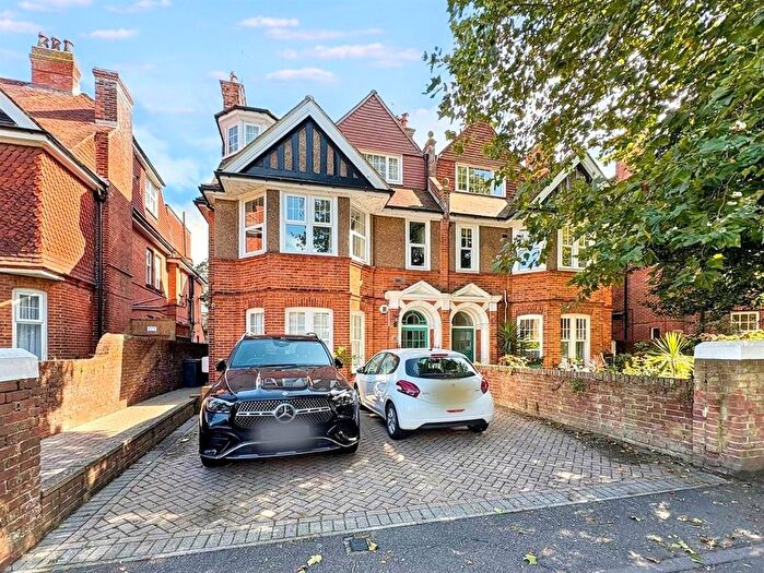 2 Bedroom Flat For Sale In Old Orchard Road, Eastbourne, BN21