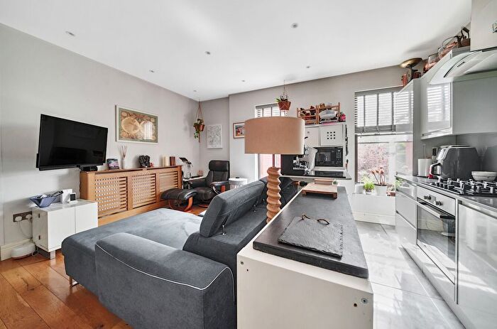 2 Bedroom Flat For Sale In Clewer Hill Road, Windsor, Berkshire, SL4