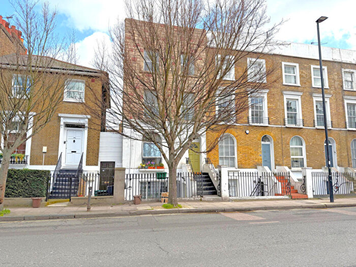 4 Bedroom Town House For Sale In New North Road, London, London, N1