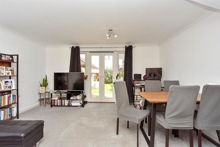 4 Bedroom Town House For Sale In Reams Way, Sittingbourne, Kent, ME10