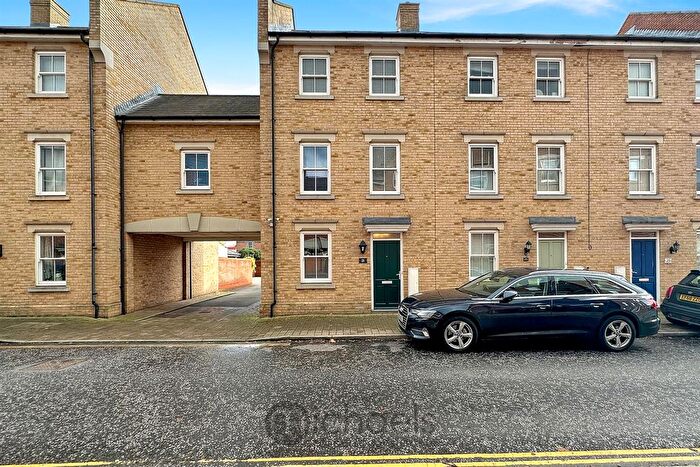 3 Bedroom Town House To Rent In Garland Road, Colchester, CO2