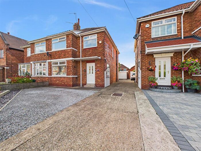3 Bedroom Semi Detached House For Sale In Rokeby Park, Hull, HU4
