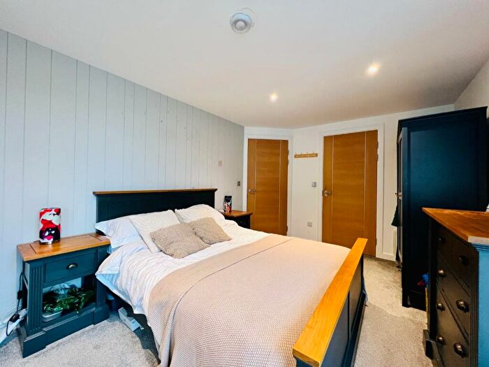 2 Bedroom Flat For Sale In Edgar Close, Kings Hill, ME19