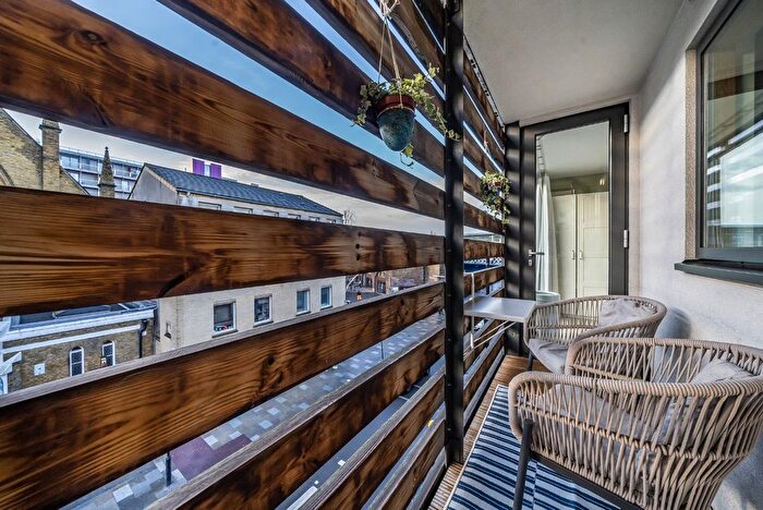 2 Bedroom Flat For Sale In Deptford High Street, London, SE8