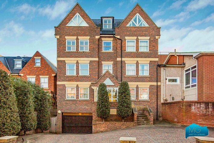 2 Bedroom Flat To Rent In Oakleigh Park South, Whetstone, London, N20