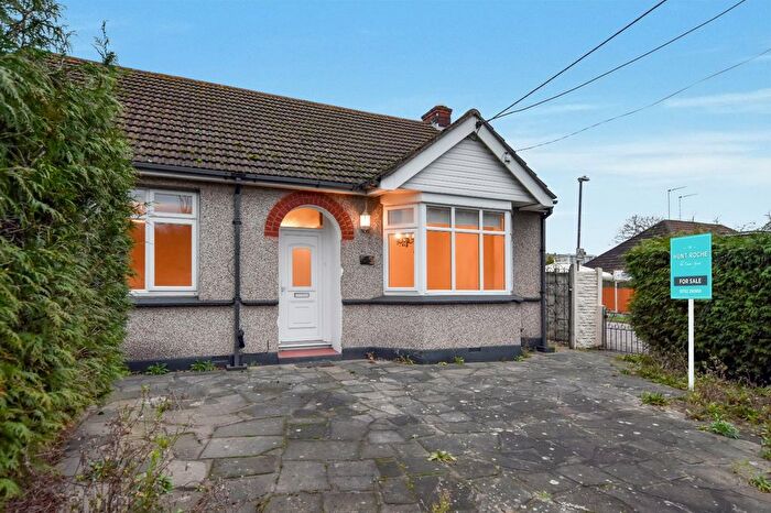 2 Bedroom Bungalow For Sale In Eastwood Road, Rayleigh, Essex, SS6