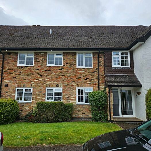 2 Bedroom Flat To Rent In Lexham Gardens, Amersham, HP6