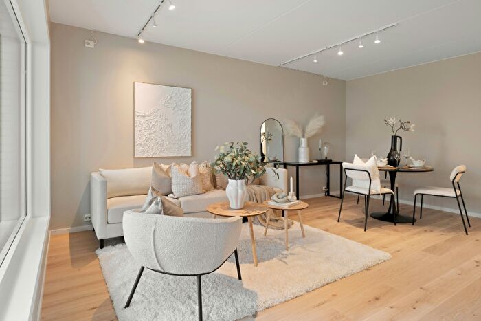 2 Bedroom Apartment For Sale In Central Leeds, LS11