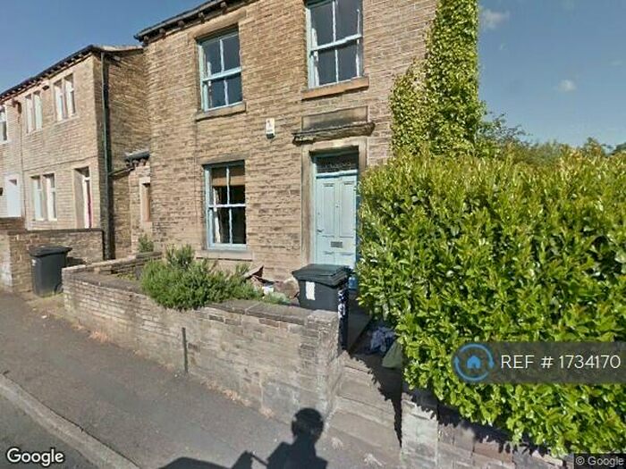 3 Bedroom Detached House To Rent In Tofts Grove, Brighouse, HD6