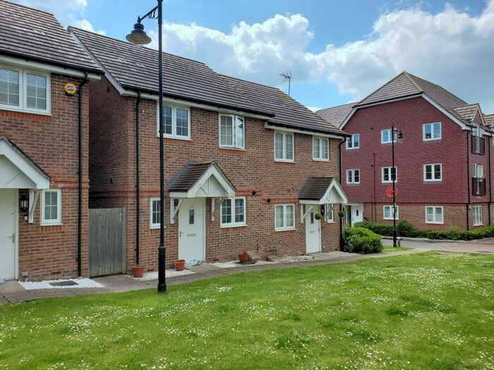 3 Bedroom Semi-Detached House To Rent In Brookwood Farm Drive, Knaphill, Surrey, GU21