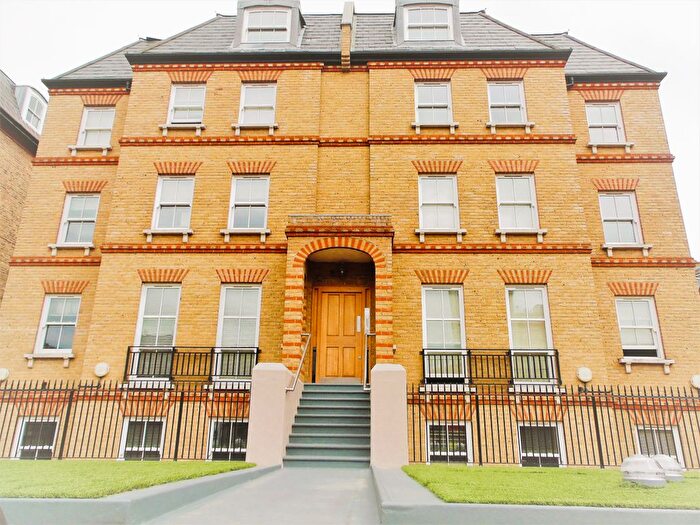 2 Bedroom Flat To Rent In Brixton Road, London, SW9