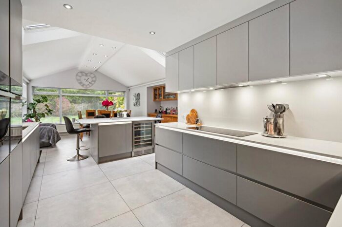 4 Bedroom Detached House For Sale In Heatherside Gardens, Farnham Common, SL2