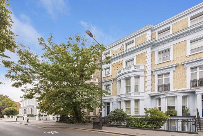 2 Bedroom Flat For Sale In Ladbroke Grove, Notting Hill, W11