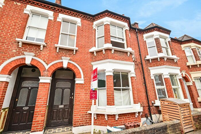 2 Bedroom Flat To Rent In Kinsale Road, Peckham, London, SE15